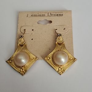 PEARL GOLD TONE EARRINGS PREMIUM DESIGNS